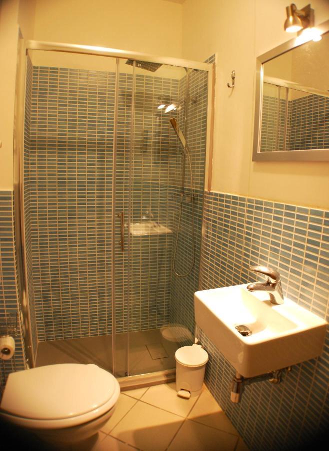 Albergoteatro La Spezia Buitenkant foto