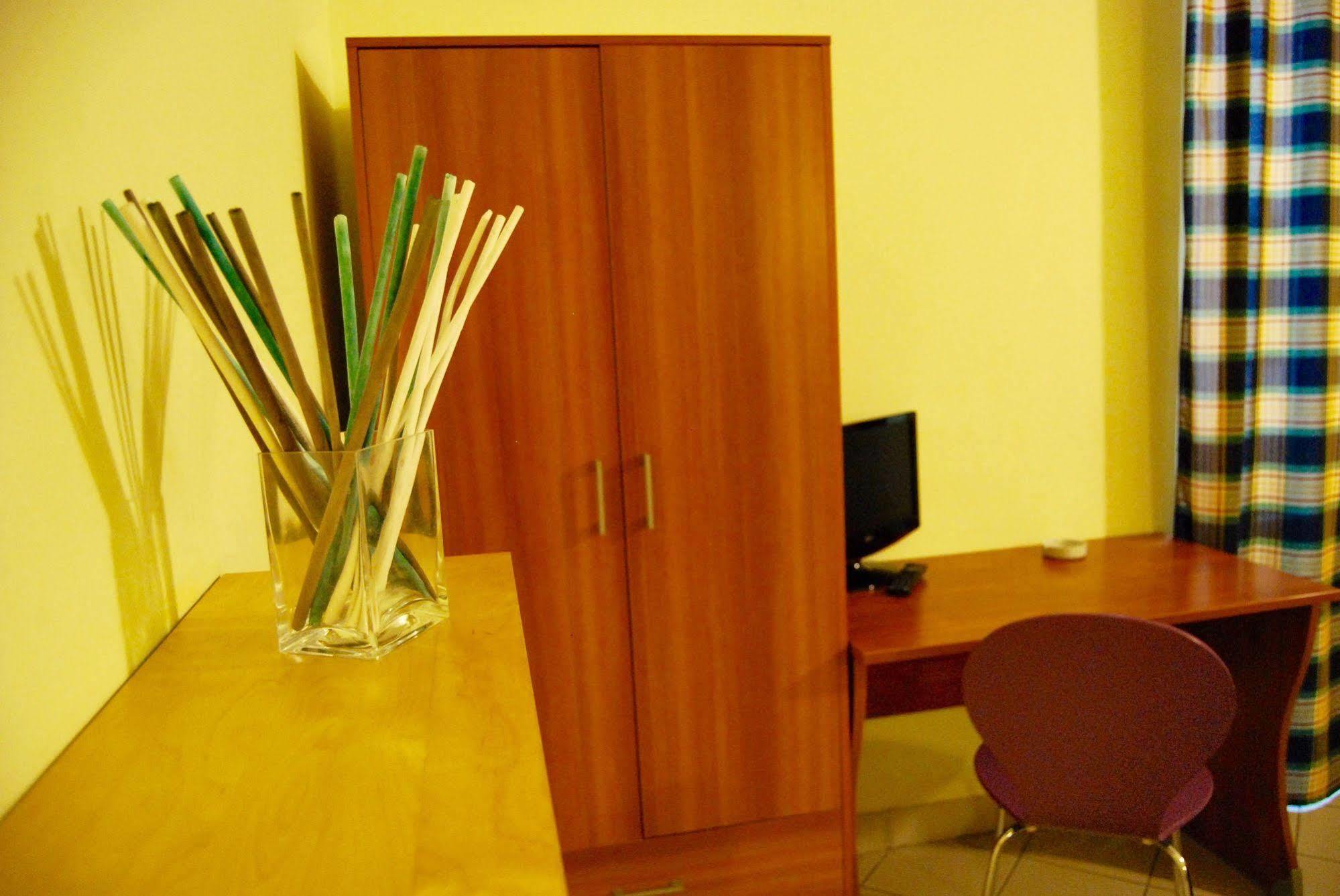 Albergoteatro La Spezia Buitenkant foto