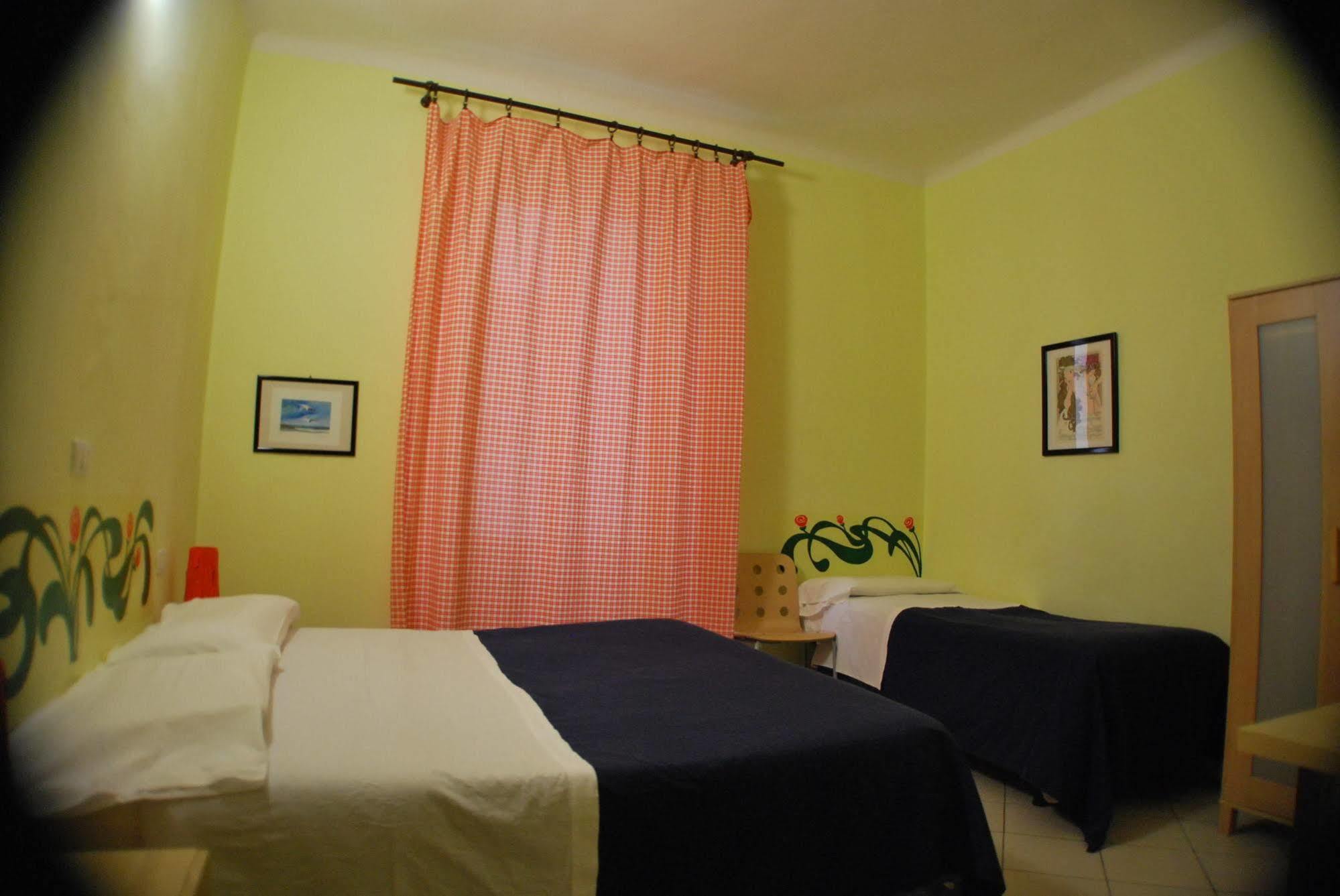 Albergoteatro La Spezia Buitenkant foto